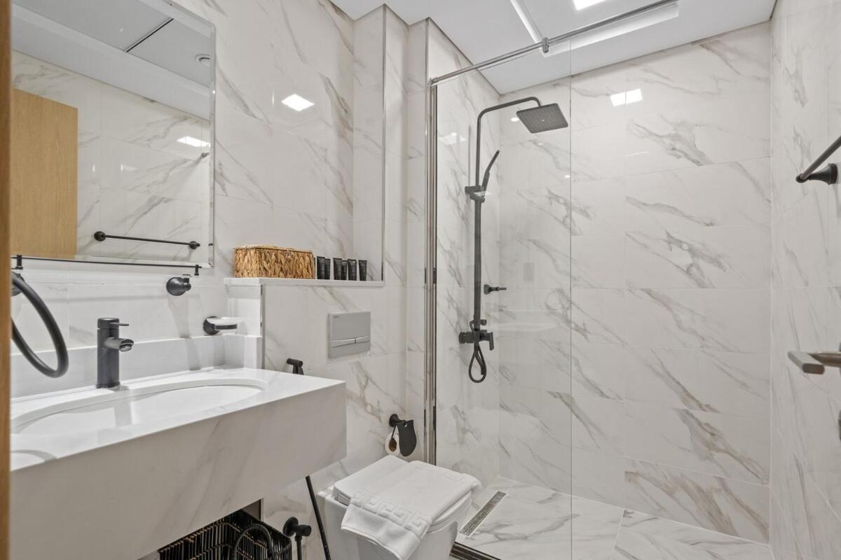 1bed In Jvc By Stayinhomes - 20 Mins Business Bay - Parking - Pool - *