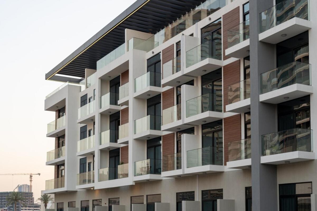 1bed In Jvc By Stayinhomes - 20 Mins Business Bay - Parking - Pool - *